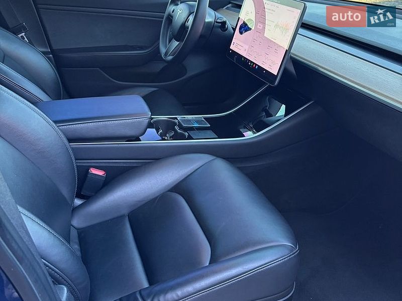 Седан Tesla Model 3 2019 в Дніпрі