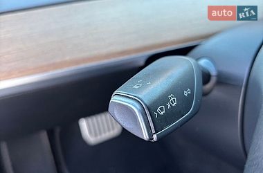 Седан Tesla Model 3 2019 в Дніпрі