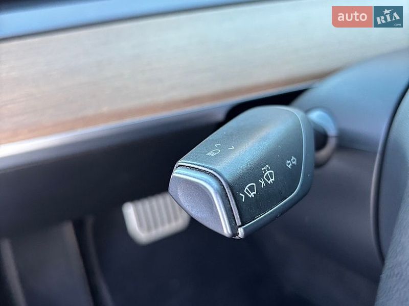 Седан Tesla Model 3 2019 в Дніпрі