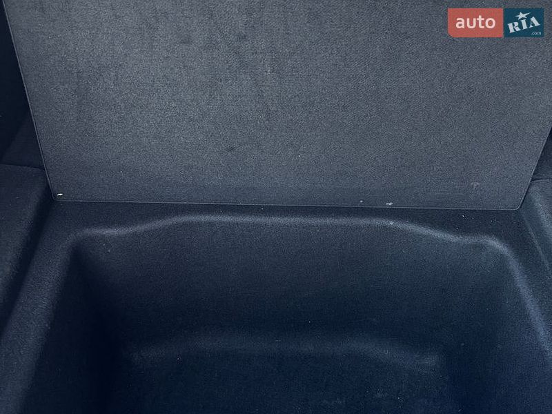 Седан Tesla Model 3 2019 в Дніпрі