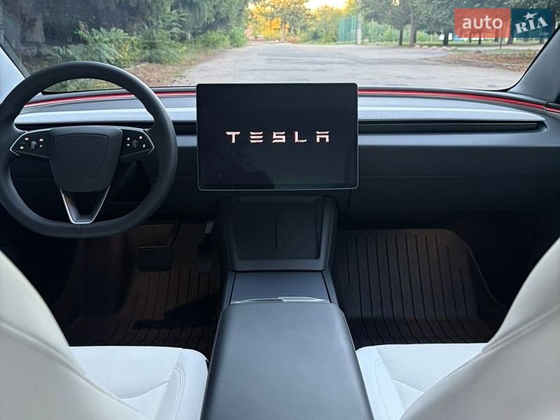 Седан Tesla Model 3 2025 в Києві