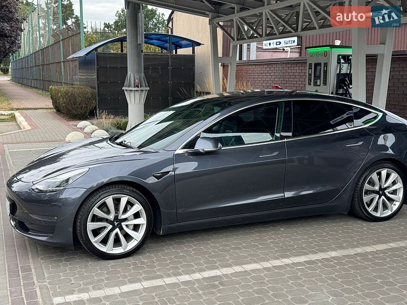 Tesla Model 3 2019