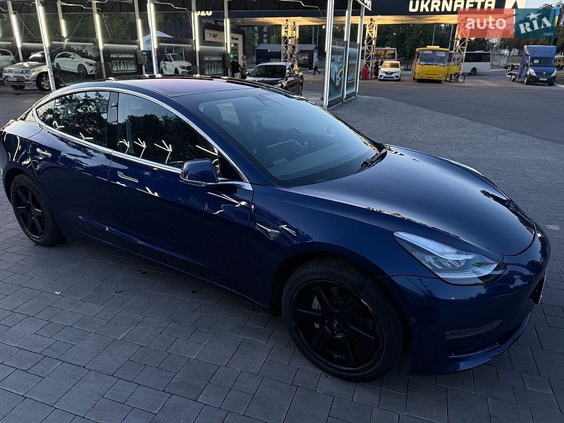 Седан Tesla Model 3 2018 в Рівному