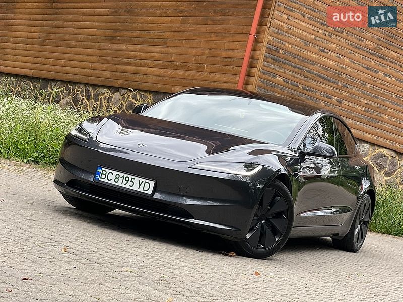 Седан Tesla Model 3 2025 в Самборе