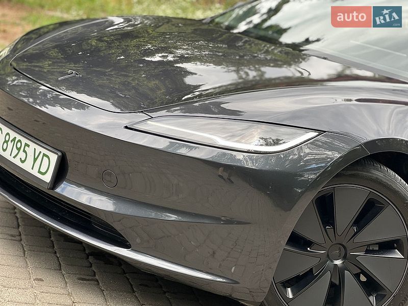 Седан Tesla Model 3 2025 в Самборе