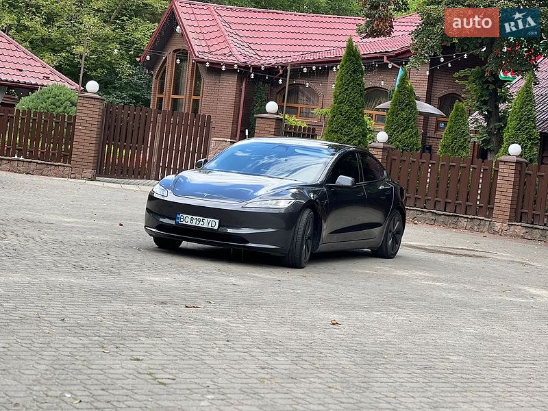 Седан Tesla Model 3 2025 в Самборе