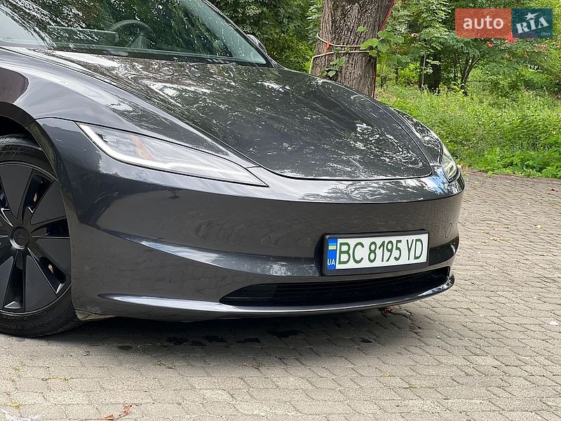 Седан Tesla Model 3 2025 в Самборе