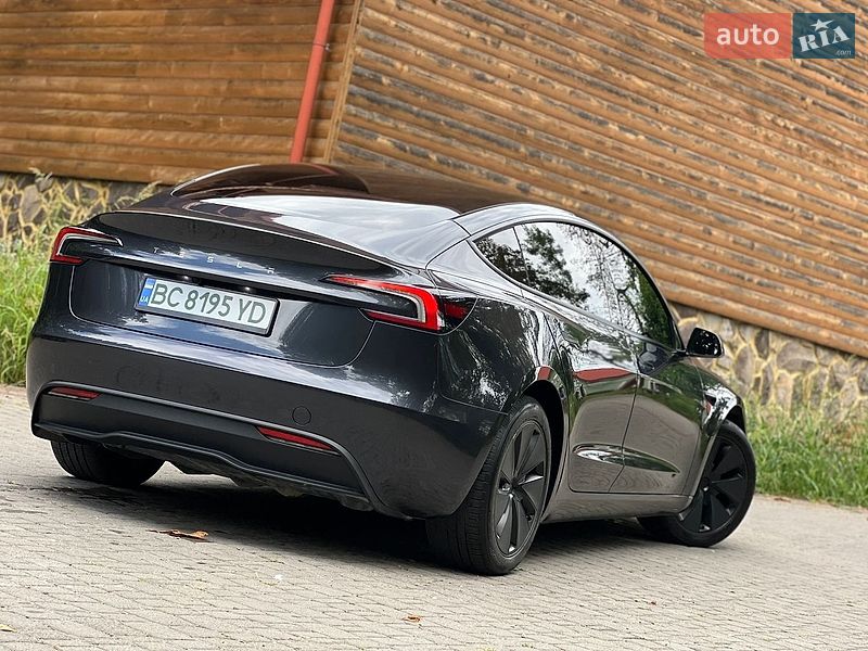 Седан Tesla Model 3 2025 в Самборе