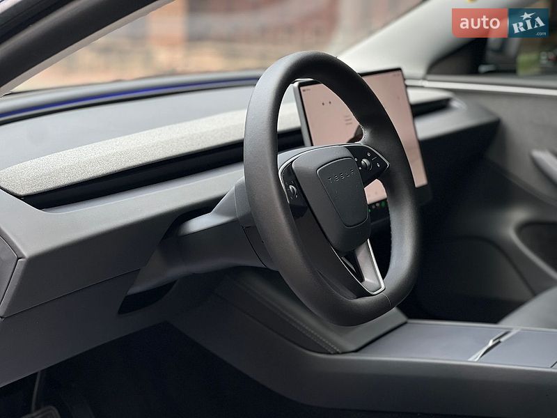 Седан Tesla Model 3 2025 в Самборе