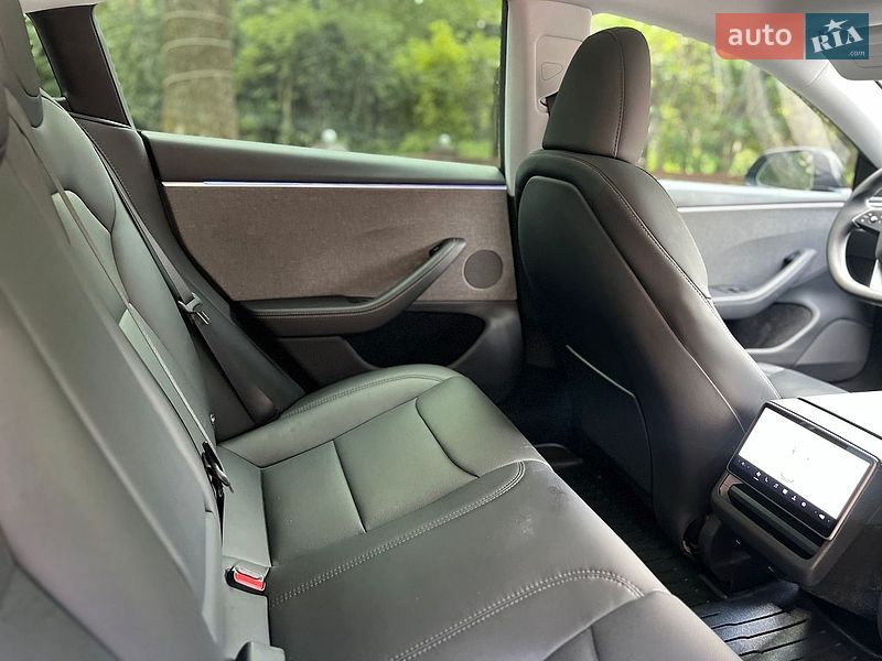 Седан Tesla Model 3 2025 в Самборе