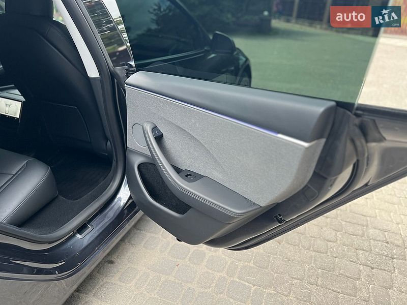 Седан Tesla Model 3 2025 в Самборе