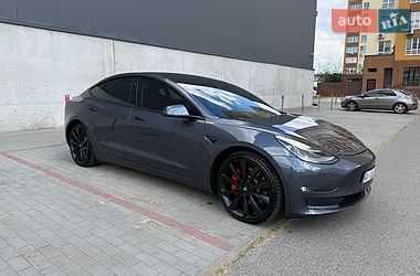 Седан Tesla Model 3 2020 в Вишневом