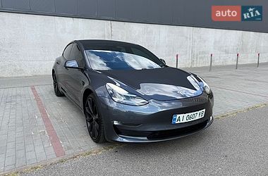 Седан Tesla Model 3 2020 в Вишневом