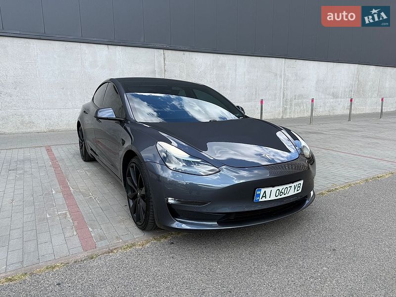 Седан Tesla Model 3 2020 в Вишневом
