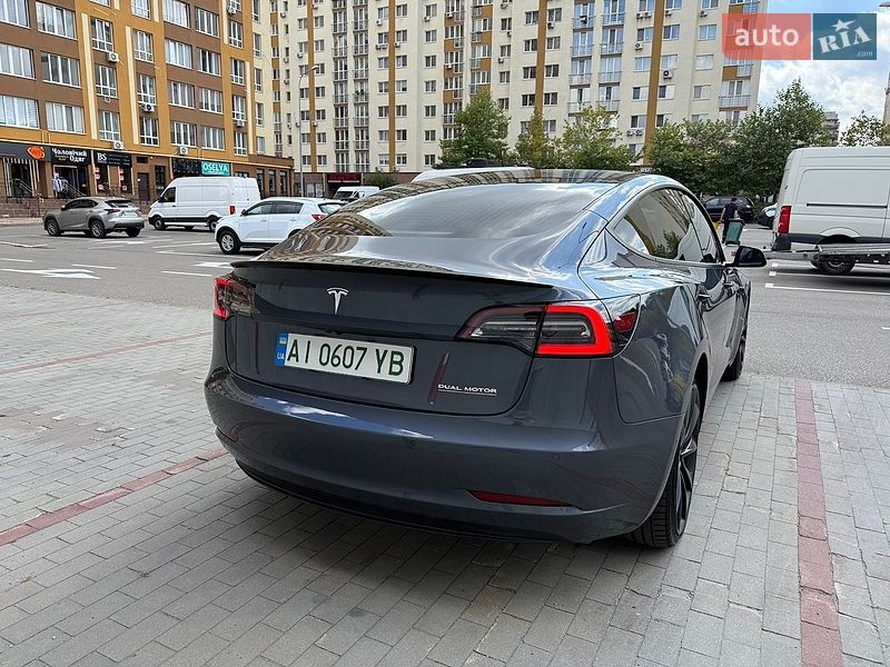 Седан Tesla Model 3 2020 в Вишневом