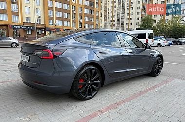 Седан Tesla Model 3 2020 в Вишневом