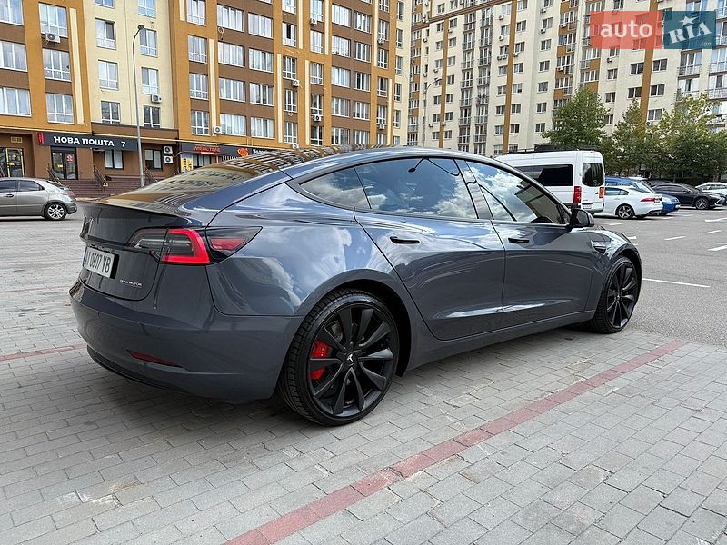 Седан Tesla Model 3 2020 в Вишневом