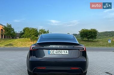 Седан Tesla Model 3 2024 в Чернівцях