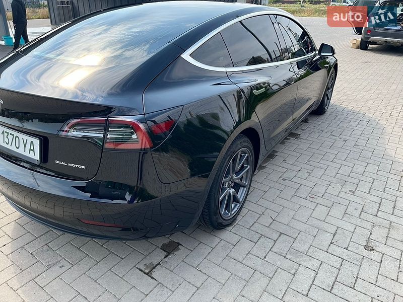Седан Tesla Model 3 2019 в Ужгороде