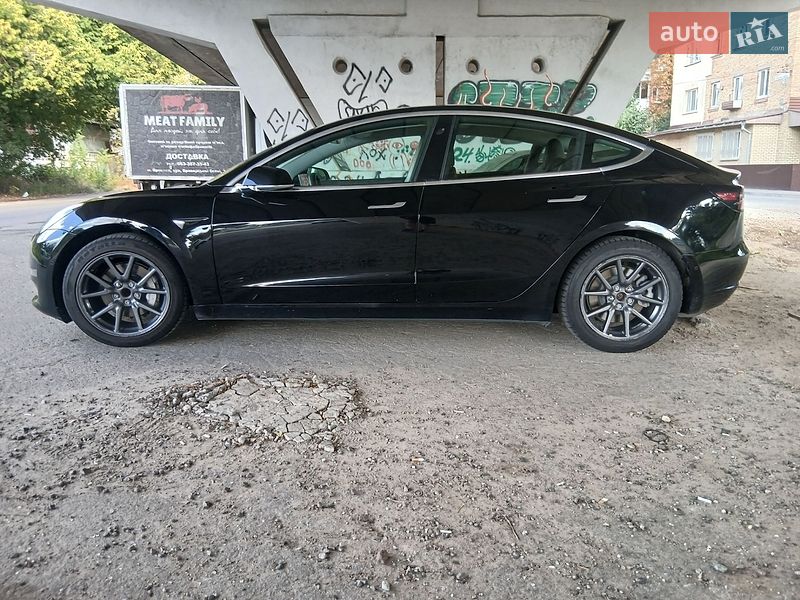 Седан Tesla Model 3 2020 в Киеве