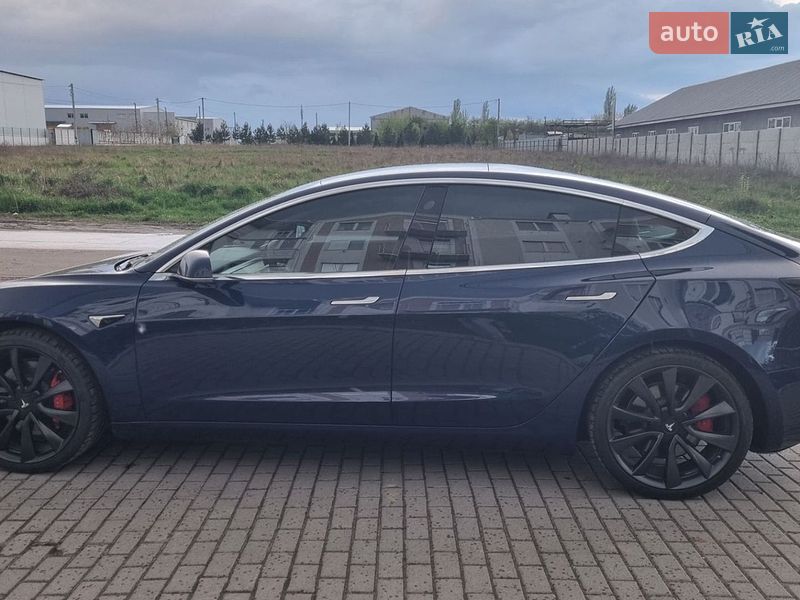 Седан Tesla Model 3 2020 в Києві