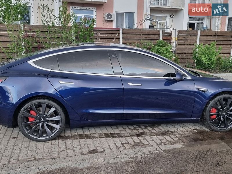 Седан Tesla Model 3 2020 в Києві