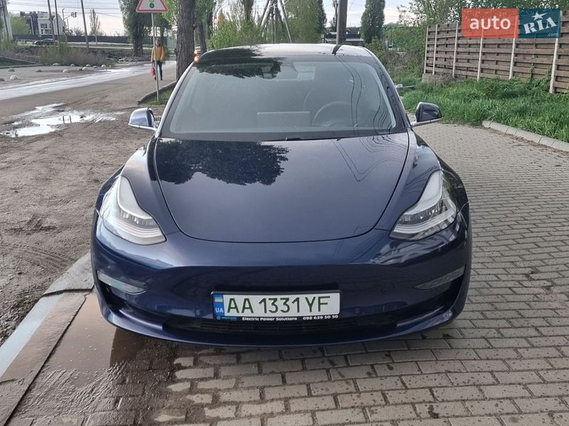 Седан Tesla Model 3 2020 в Києві