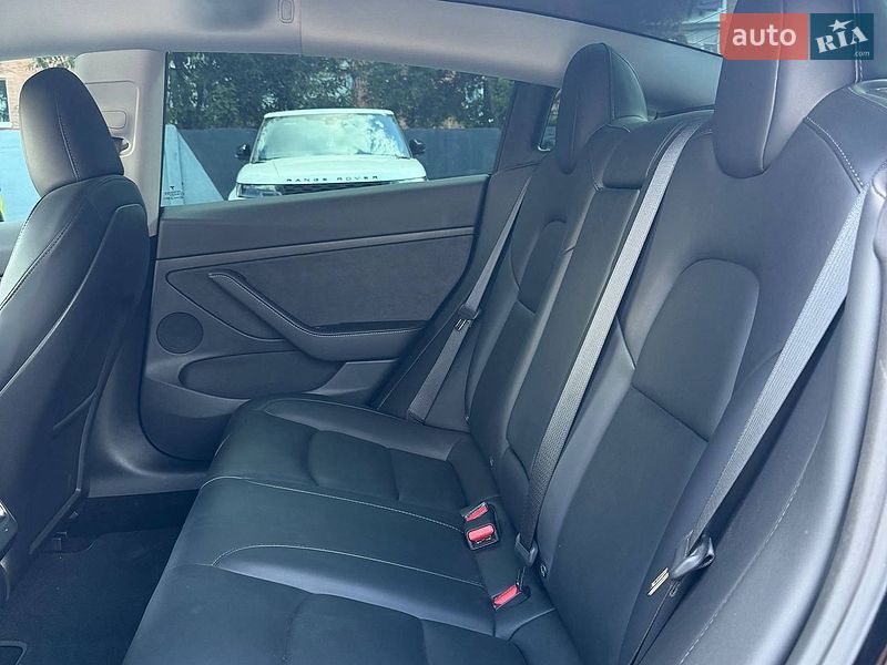 Седан Tesla Model 3 2023 в Києві