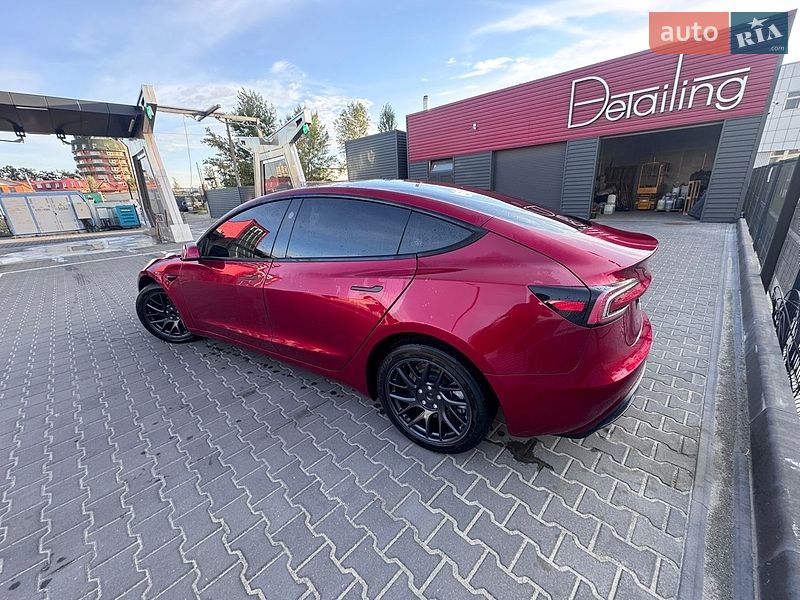 Седан Tesla Model 3 2024 в Києві