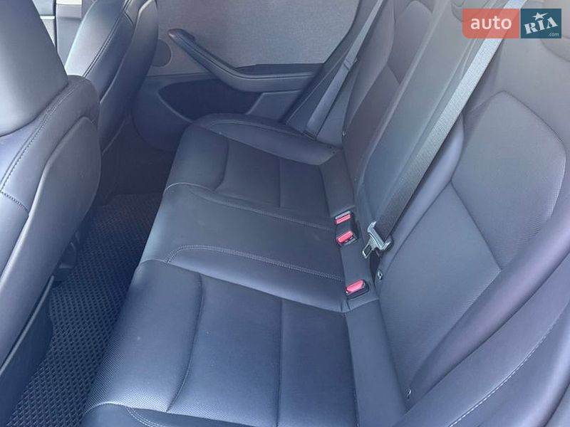 Седан Tesla Model 3 2024 в Києві