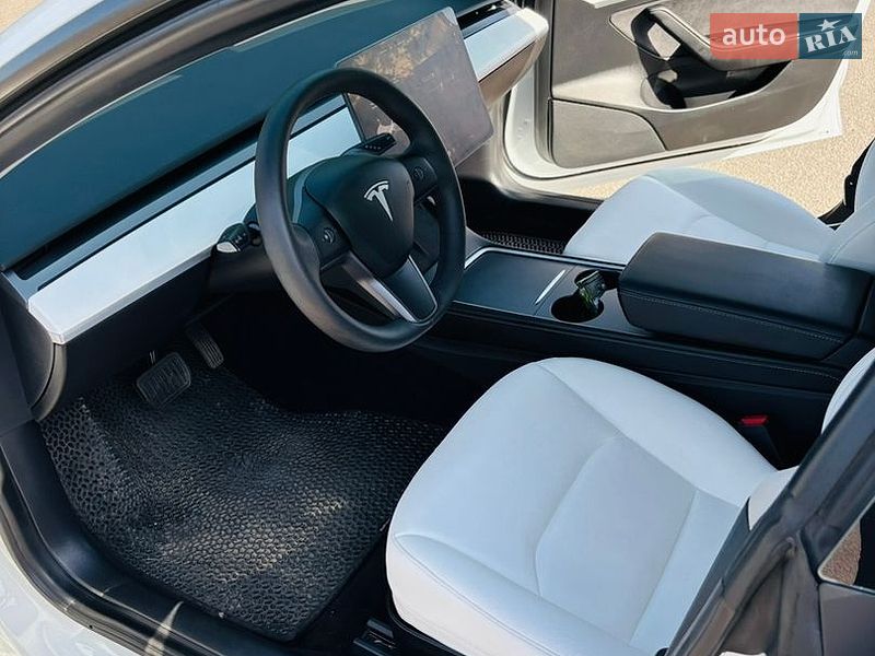 Седан Tesla Model 3 2021 в Покрові