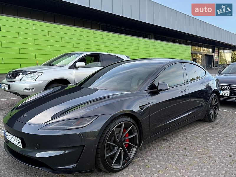 Седан Tesla Model 3 2024 в Києві