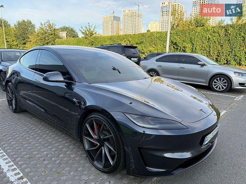 Седан Tesla Model 3 2024 в Києві