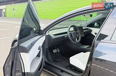 Седан Tesla Model 3 2024 в Києві