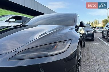 Седан Tesla Model 3 2024 в Києві