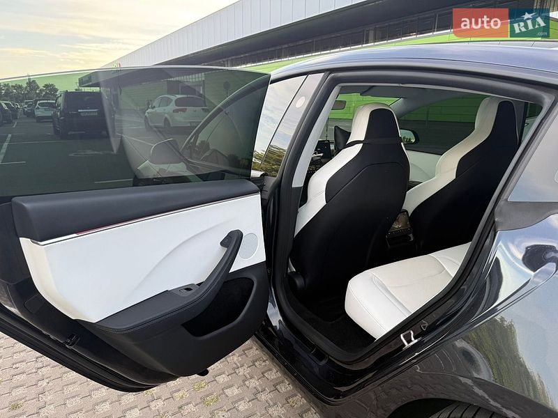 Седан Tesla Model 3 2024 в Києві
