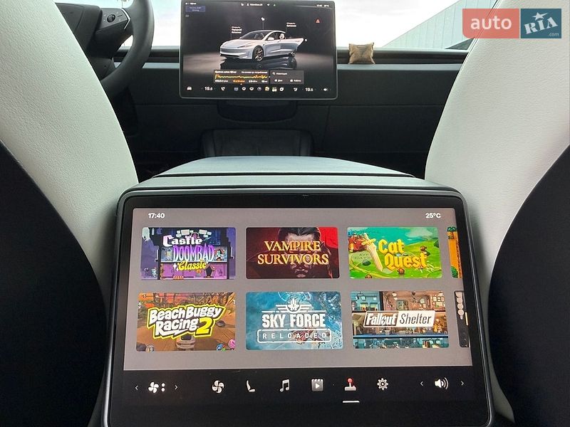 Седан Tesla Model 3 2024 в Києві