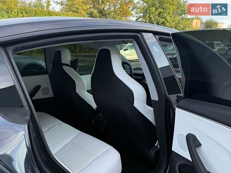 Седан Tesla Model 3 2024 в Києві