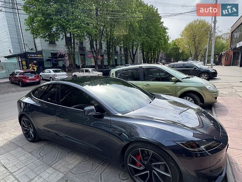 Седан Tesla Model 3 2024 в Києві