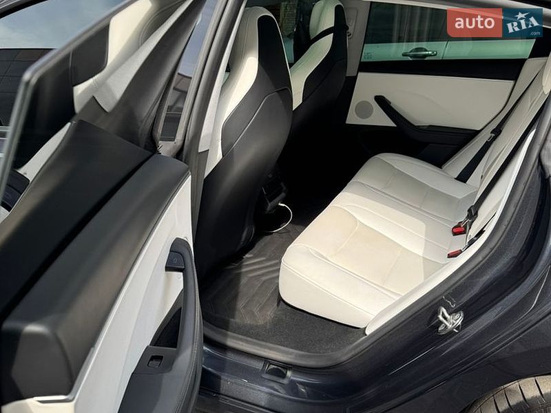 Седан Tesla Model 3 2024 в Києві
