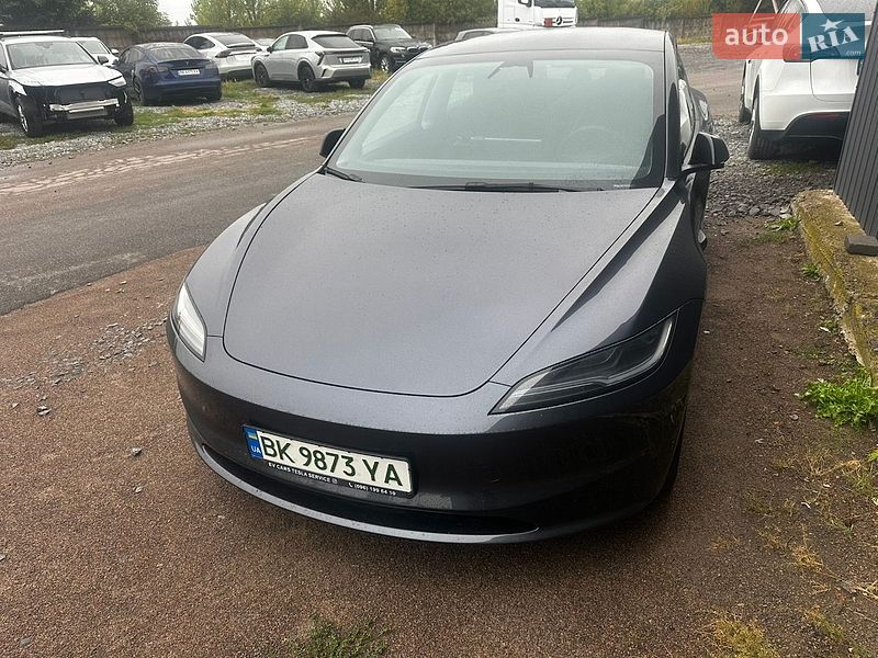 Седан Tesla Model 3 2024 в Рівному