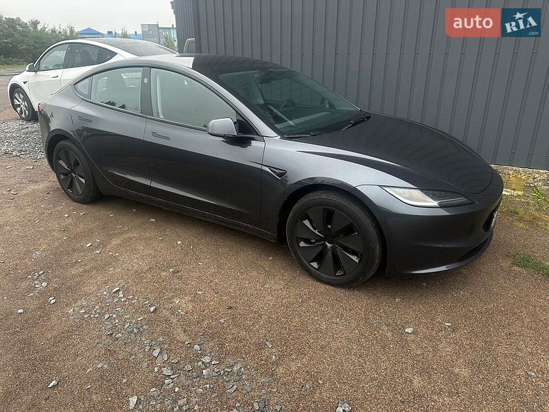 Седан Tesla Model 3 2024 в Рівному