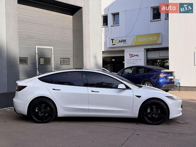Седан Tesla Model 3 2024 в Киеве