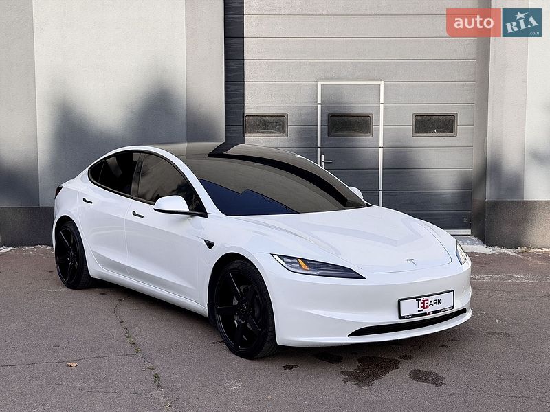 Седан Tesla Model 3 2024 в Киеве