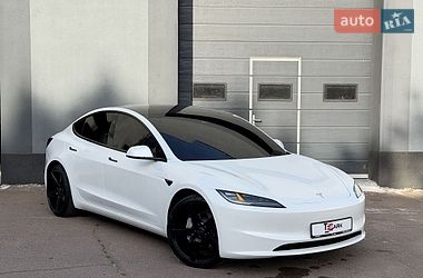 Седан Tesla Model 3 2024 в Києві