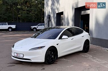 Седан Tesla Model 3 2024 в Киеве