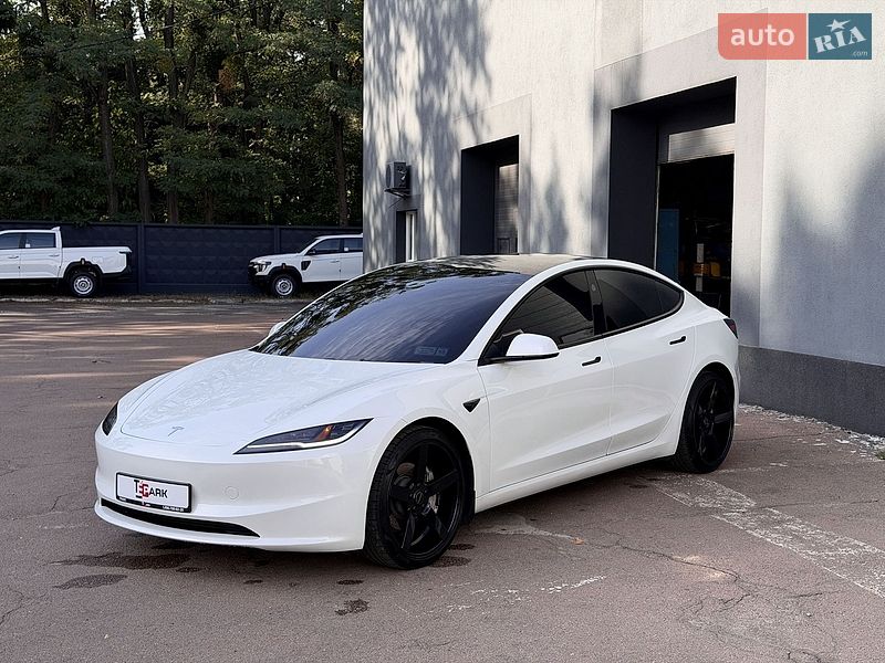 Седан Tesla Model 3 2024 в Киеве