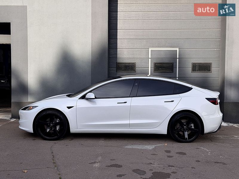 Седан Tesla Model 3 2024 в Киеве