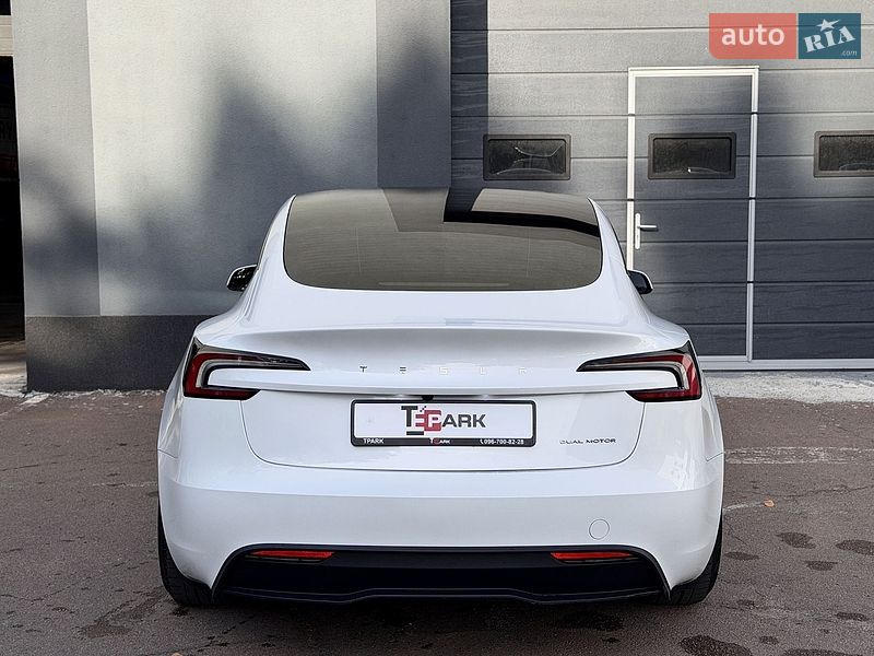 Седан Tesla Model 3 2024 в Киеве