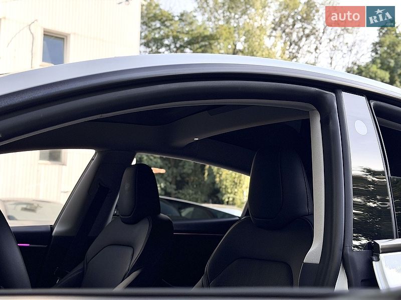 Седан Tesla Model 3 2024 в Киеве